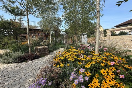 Blumen und B&auml;ume auf dem Gel&auml;nde der Landesgartenschau