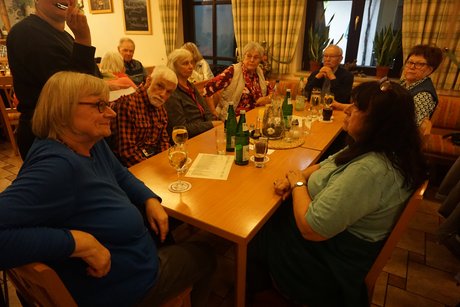 Teilnehmer*innen im Lokal in Ipsheim