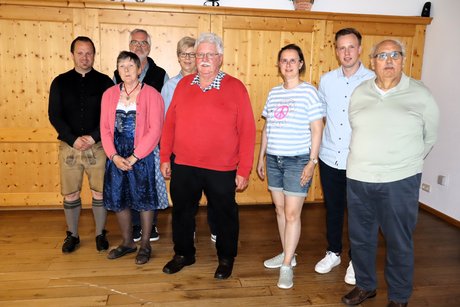 von links: B&uuml;rgermeister Thomas Rothmayer; hintere Reihe von links: Heinz G&ouml;ppelhuber, Beate Leupold, Benedikt Grotegut; vorder Reihe: Rowena Konrad, Michael Zeisler, Aline Hell, Werner Leupold