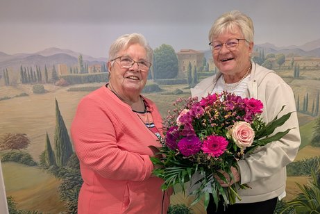von links: Helga Hinterberger, Kreisvorsitzende Rosina Maria von Roennebeck