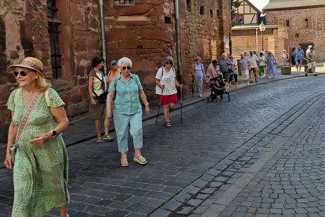 Spaziergang vom Busparkplatz in die B&uuml;dinger Altstadt