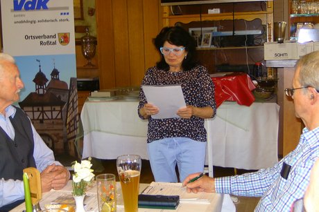 Kassiererin Julia H&auml;u&szlig;ler