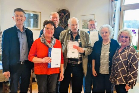 B&uuml;rgermeister Albert Geitner, Gertraud Kugler, Karl Peter Birke, Heinz Dieter Maas, Dieter Kuhn, Kreisvorsitzende Marianne Kies-Baldasty, Ortsvorsitzende Jutta Streher (von links nach rechts)