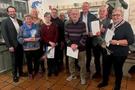 von links: Florian Gams, Silvia Ragaller, Lisa Penzenstadler, Birgitt Br&uuml;ck, Franz Kriegl, Hans Halser, Michael Maier, Ludwig Aschenbrenner sen., Max Altmann, Franz und Inge Sigl