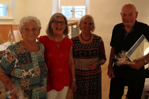 Das Foto zeigt die verabschiedete Beisitzerin Lisa Str&auml;tz, die neue stellvertretende Vorsitzende Uschi S&uuml;nkel, die 1. Vorsitzende Monika Faber und den verabschiedeten bisherigen stellvertretenden Vorsitzenden Peter Stickler (von links nach rechts).