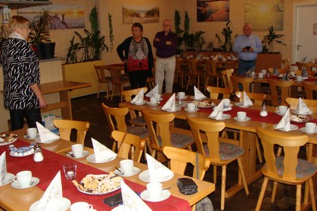 Vorbereitung 2 Gedeckte Tische