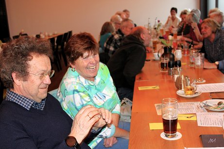 Teilnehmer bei Kaffeetreffen