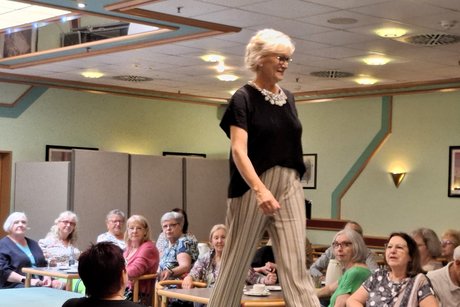 Modenschau Elegante Kombination