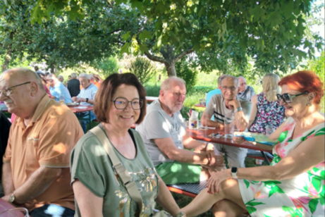 VdK Mitglieder im Biergarten VdK Mitglieder im Biergarten