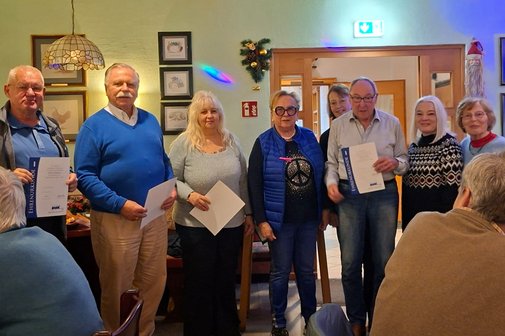 Die Gehrten des VdK OV Laim Vier Damen und drei Herren teilweise mit Urkunden