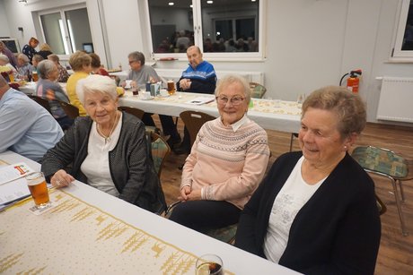 Teilnehmer bei der vorweihnachtlichen Adventsfeier am 24.11.2024
