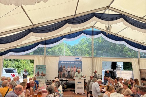Kreisvorsitzender Achim Werner bei seiner Rede auf dem Sommerfest im Festzelt am Baggersee in Ingolstadt