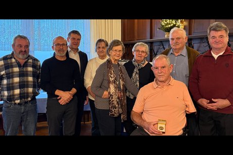 Bild: v.l.n.r.: G&uuml;nther K&ouml;rner 1. Vorsitzender des VdK OV- B&uuml;chlberg, Pfarrer Wolfgang Keller, Josef Hasen&ouml;hrl 1. B&uuml;rgermeister der Gemeinde B&uuml;chlberg, Rosa Schned, Edeltraud Knaus, Barbara Gutsmidl, Bernd Kabisch, Josef Gutsmidl, Alfons Frischsf&uuml;hrungen zum e-Rezept, v.li. Frauenbeauftragte Angelika Hingst, Josef Weiss, Petra Lieglein, Franz Eibl und B&uuml;rgermeister Josef Hasen&ouml;hrl