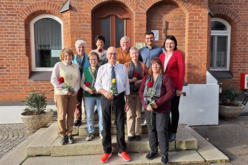 v.re Andrea Weiß, Kerstin Seinige, Max Gürtler, Dagmar von der Heiden, Peter Pleyer, Horst Gottschild, Rosemarie Meier, Christa Albrecht, Josefine Riedl und Mathilde Haindl