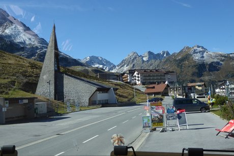 Wintersportort Kühtai mit moderner Kirche