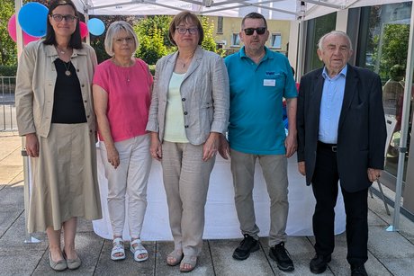 Im Bild (von links): vhs-Leiterin Annegret Kestler, Vertreterin der Frauen Kreisverband Waltraud Schultheiß, Kreisvorsitzende Susanne Daum, Kreisgeschäftsführer Thomas Steinlein und Ehrenkreisvorsitzender Heinz Hausmann.