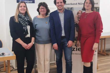 Gruppenfoto des Vorstandes des Ortsverbandes mit den Gästen