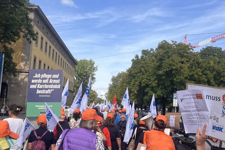 auf dem Weg zusammen gehen