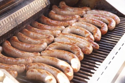 Bratw&uuml;rste auf dem Grill