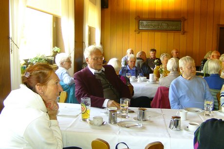 Anwesende Mitglieder u. a. Altbezirkstagspr&auml;sident Richard Bartsch