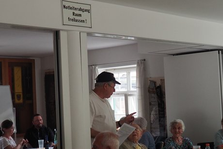 Unser Noch-Vorstandsvorsitzender bei seiner Rede Unser Noch-Vorstandsvorsitzender bei seiner Rede