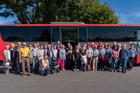 Die Reisegruppe des VdK-Krumbach vor dem Reisebus Die Reisegruppe des VdK-Krumbach vor dem Reisebus