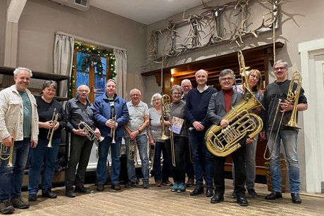 Blechbl&auml;serensemble posiert