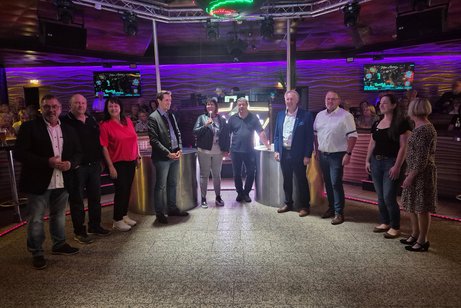 Foto (Karin Gruber). VdK-Verantwortliche mit den Ehreng&auml;sten