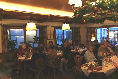 Geselliges Beisammensein bei unserer bayer.Adventsfeier mit Ehrung langj&auml;hriger Mitglieder