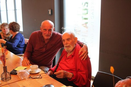 Teilnehmer*innen beim Kaffeenachmittag