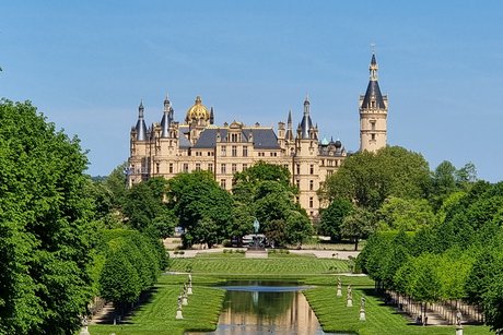 Abgebildet ist das Schloss Schwerin