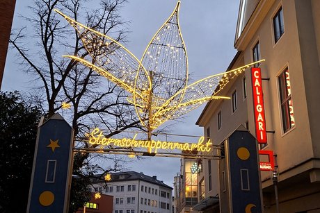 Der Eingang zum Sternschuppenmarkt Der Eingang zum Sternschuppenmarkt