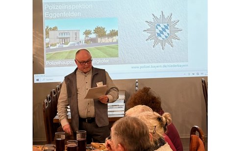 Der stellvertretende Vorsitzende Herr Thallinger Arnold bei der Begrüßung zur Infoveranstaltung SICHER im ALLTAG