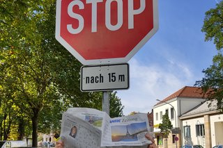 Bild VdK Zeitschrift vor Stopschild