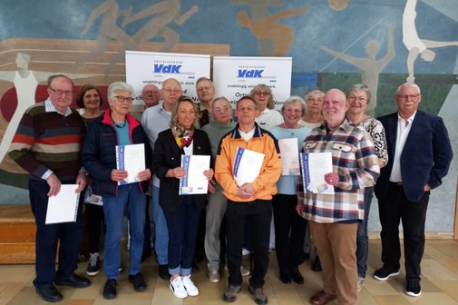 Geehrte zusammen mit Vertretern des Vorstands