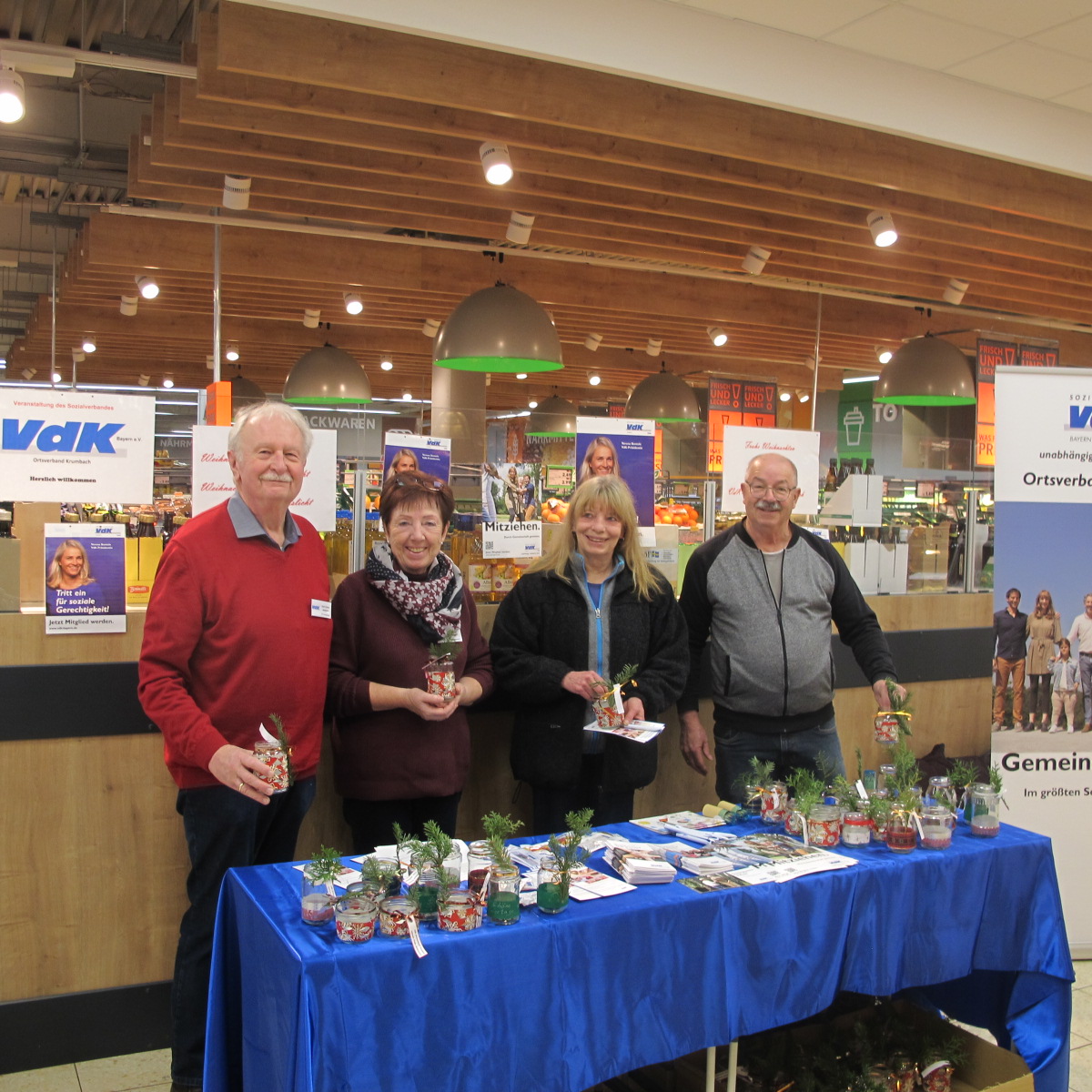 Das Stand-Team der Weihnachtsaktion des VdK-Ortsverbandes Krumbach