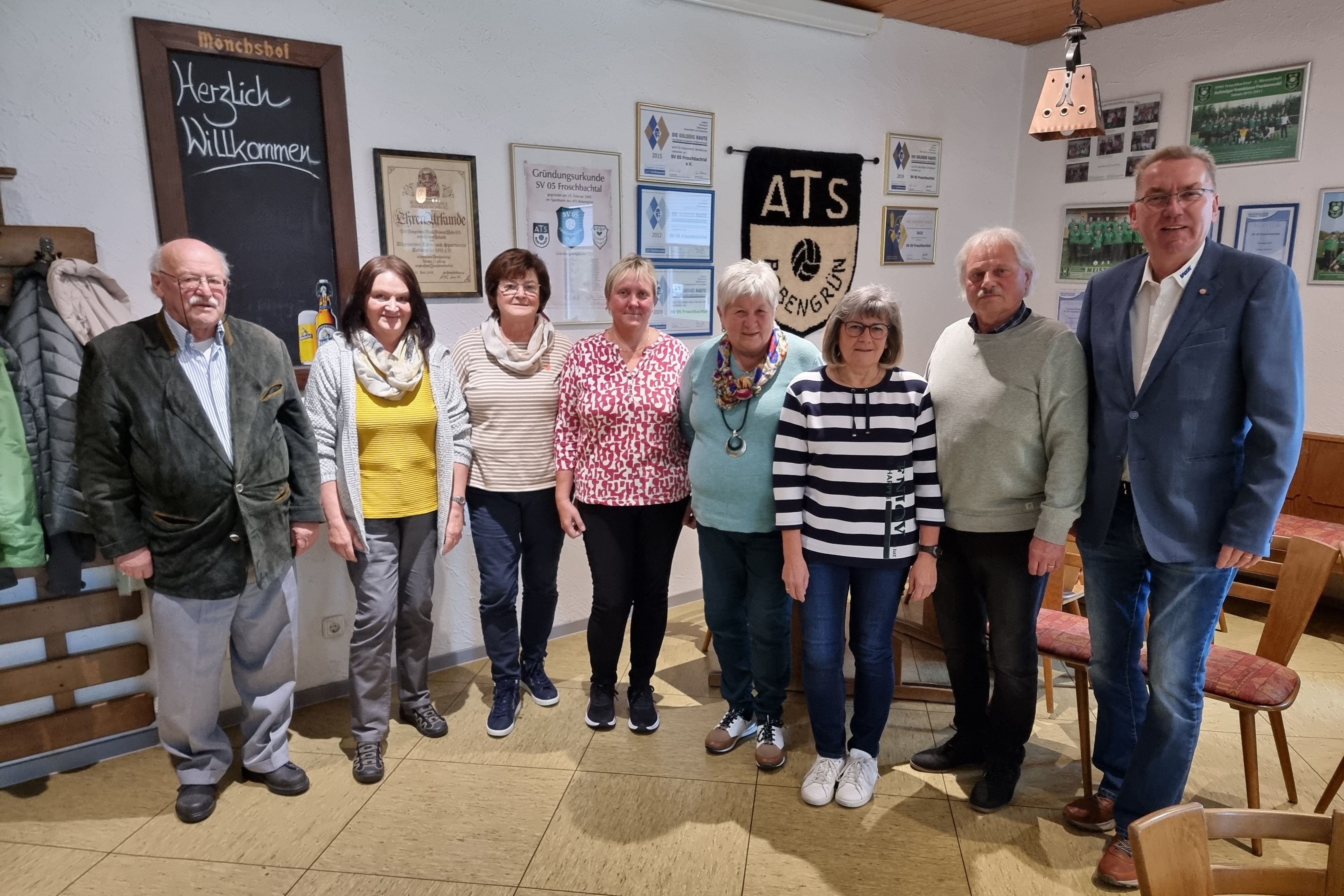 Abgebildet ist die Vorstandschaft mit dem Kreisvorsitzenden