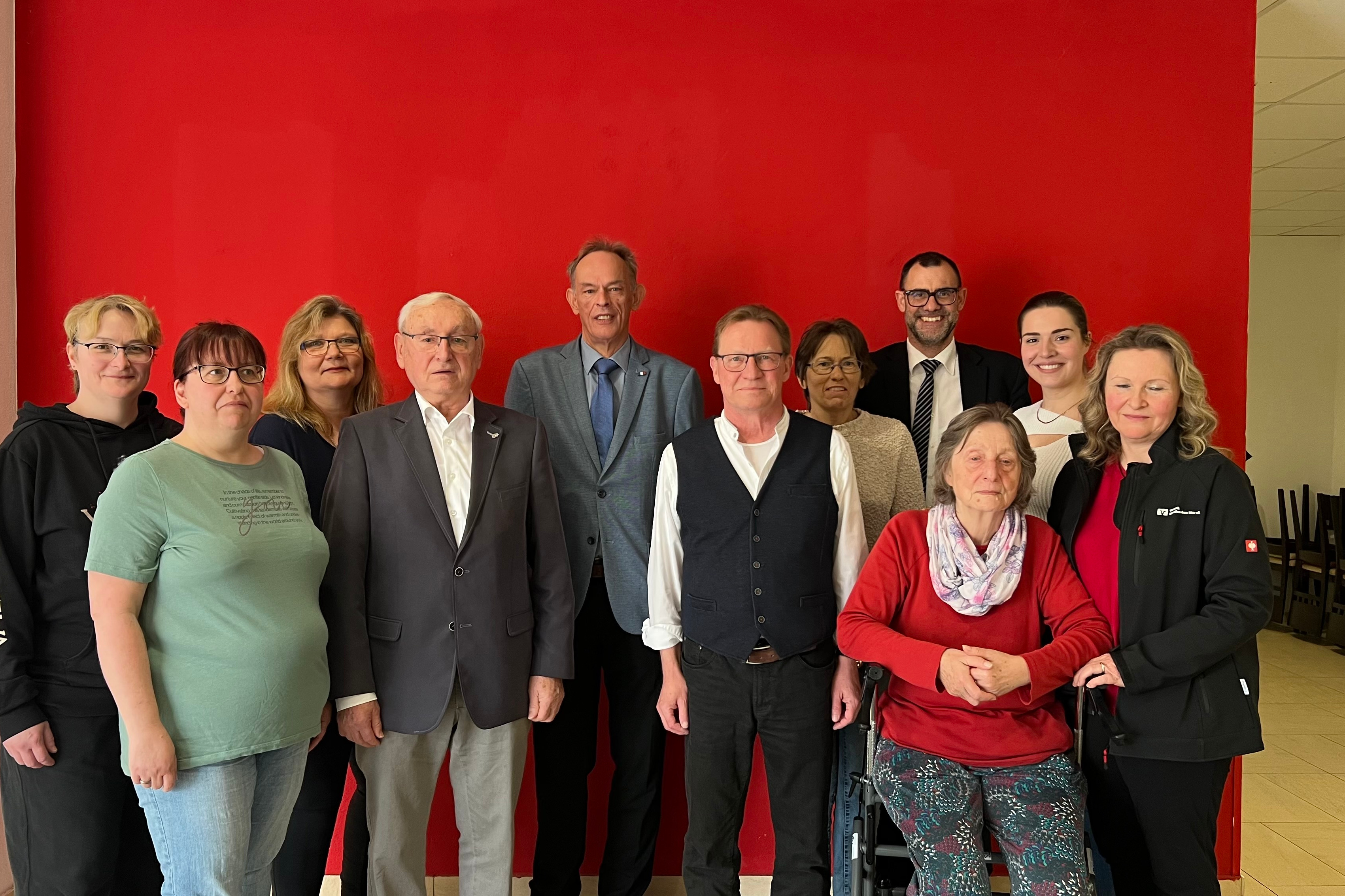 Zu sehen sind die neu gew&auml;hlten Vorstandsmitglieder