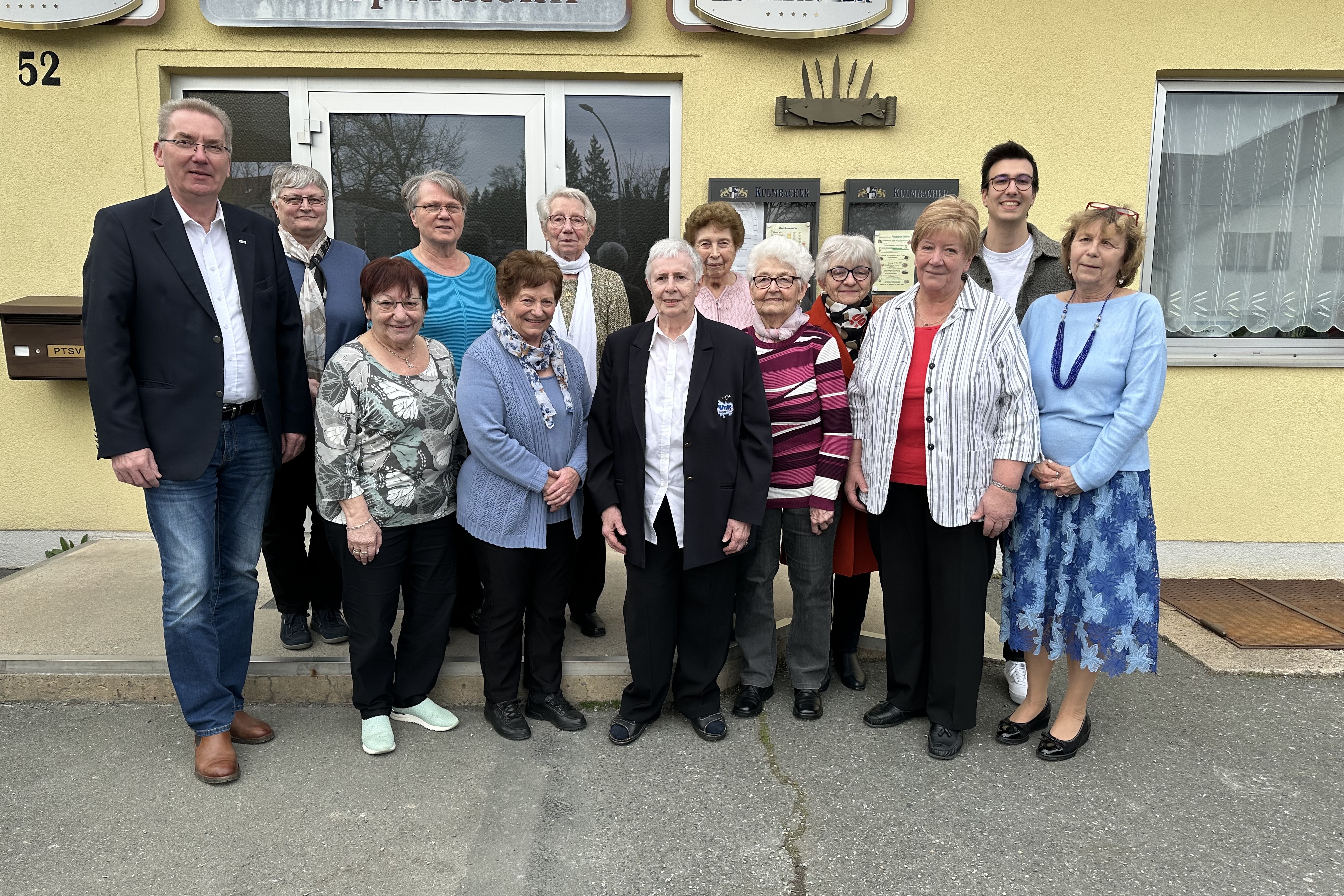 Abgebildet ist die Vorstandschaft mit dem Kreisvorsitzenden