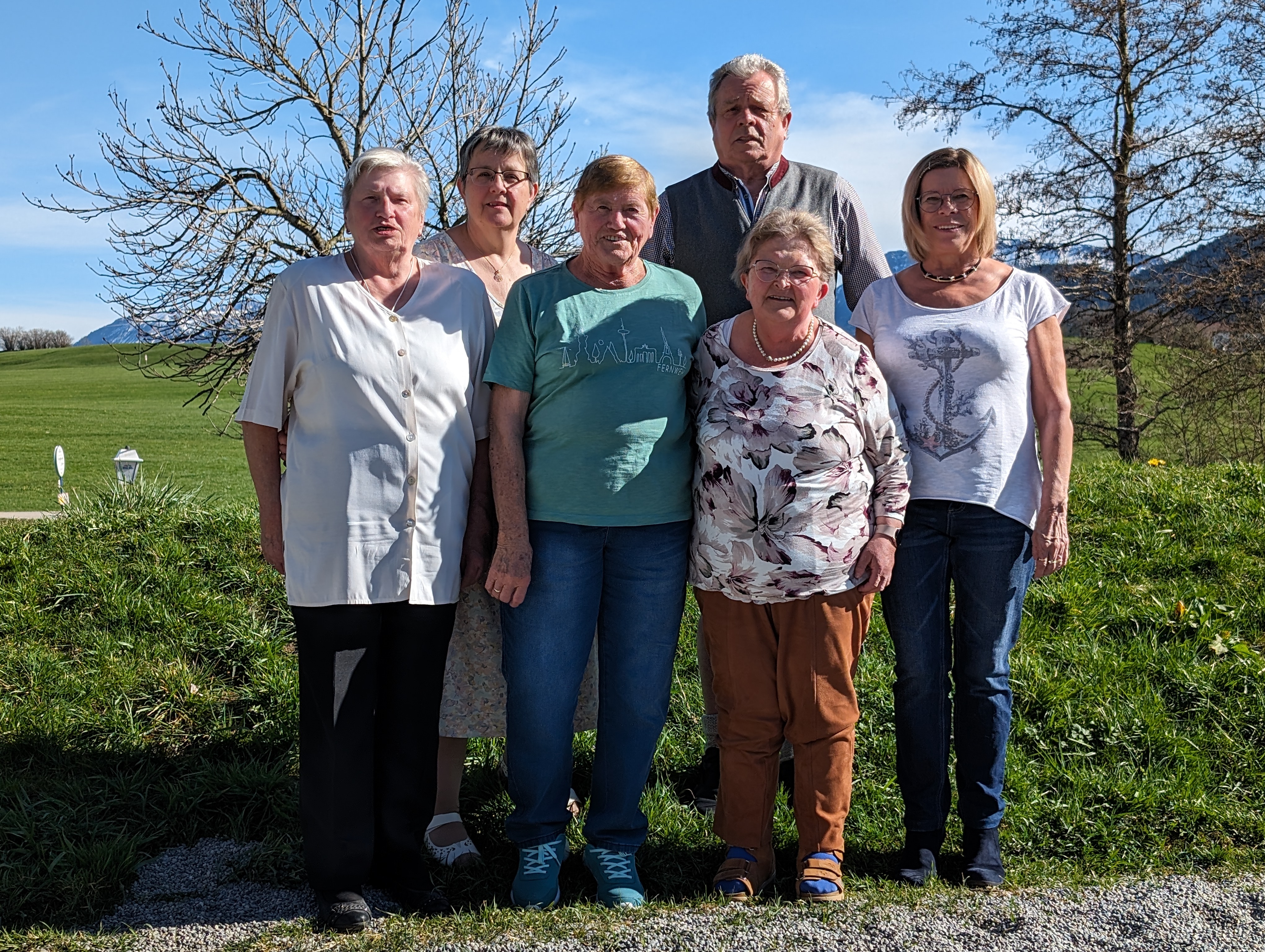 von links Edeltraud Höllisch, Christine Reitebuch, Karolina Heel, Karl Wieser, Barbara Füß, Theresia Keller