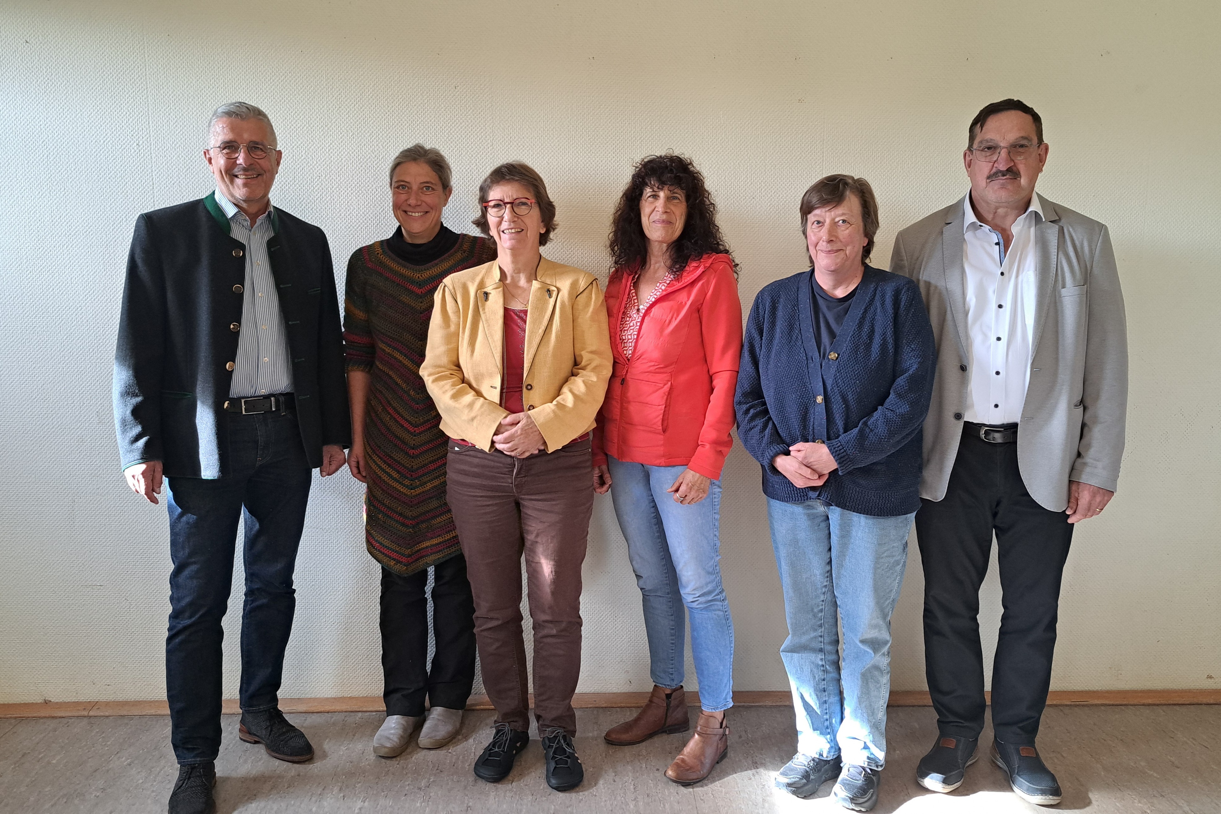 6 Personen auf dem Bild zu sehen- alle Vorstandsmitglieder