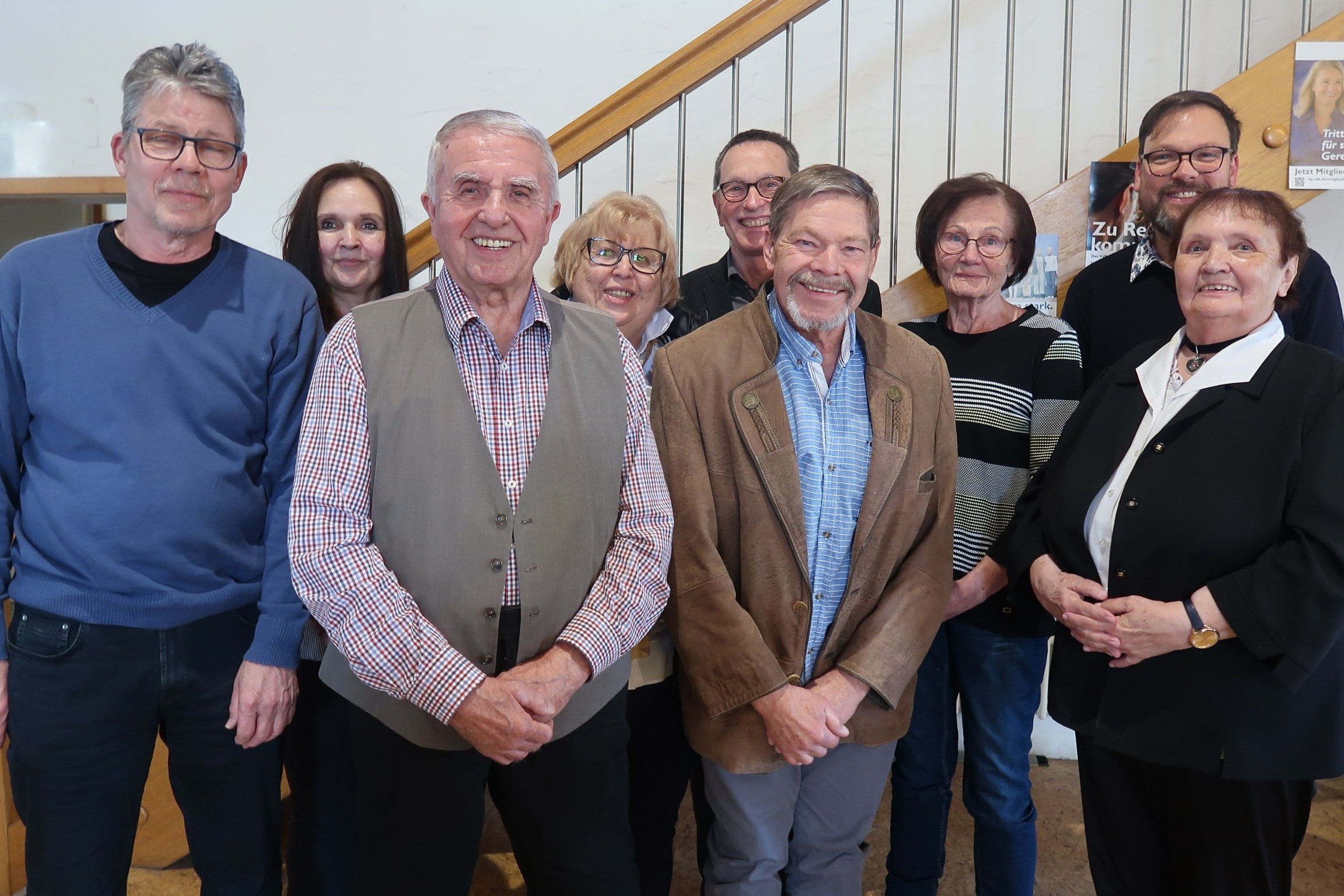 Bild der Vorstandschaft mit dem Kreisgesch&auml;ftsf&uuml;hrer von links nach rechts: Manfred Kastl, Elisabeth Moor, Stefan Moor, Roswitha Ostermair, Johann Doll, Bernhard Brandl, Danny Machne, Erika Moor