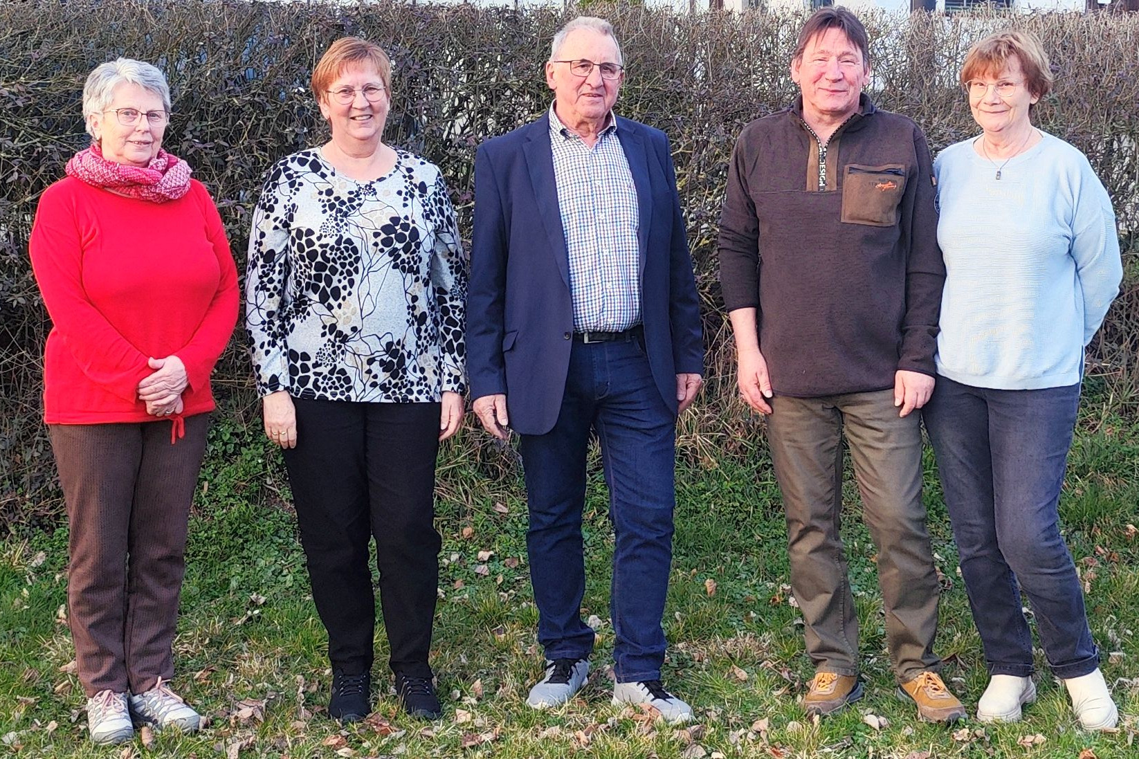 Gruppenbild der Vorstände auf einer Wiese