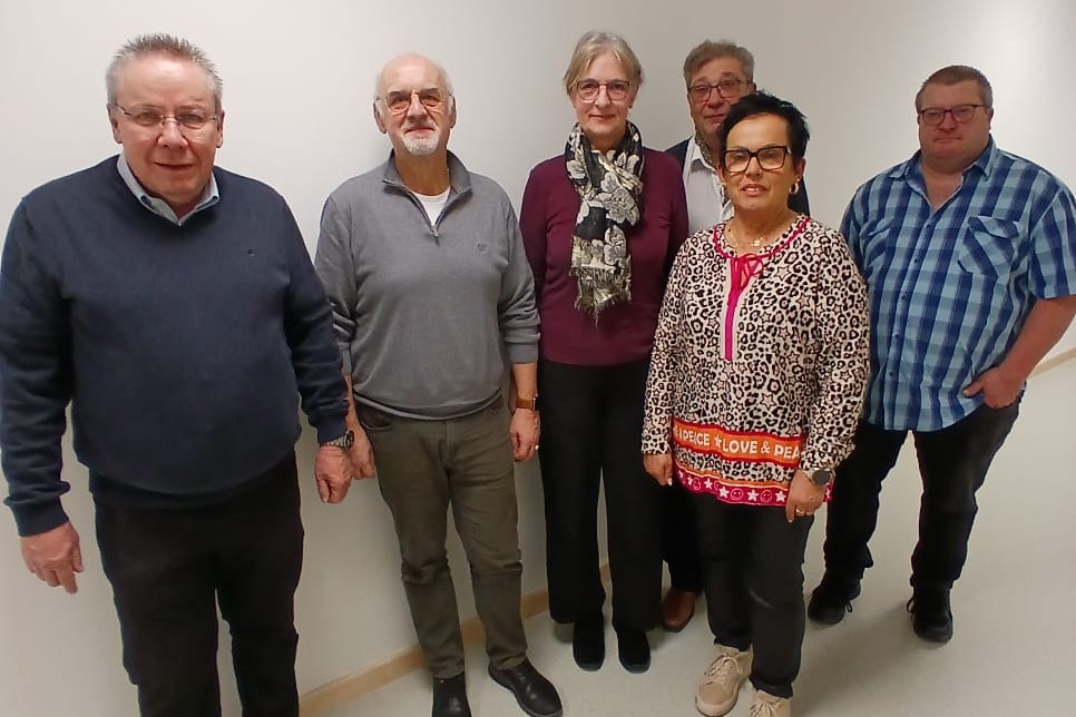 Das Foto zeigt den neu gew&auml;hlten Vorstand des Ortsverbandes Poppenhausen mit zwei Beisitzern, insgesamt 6 Personen.