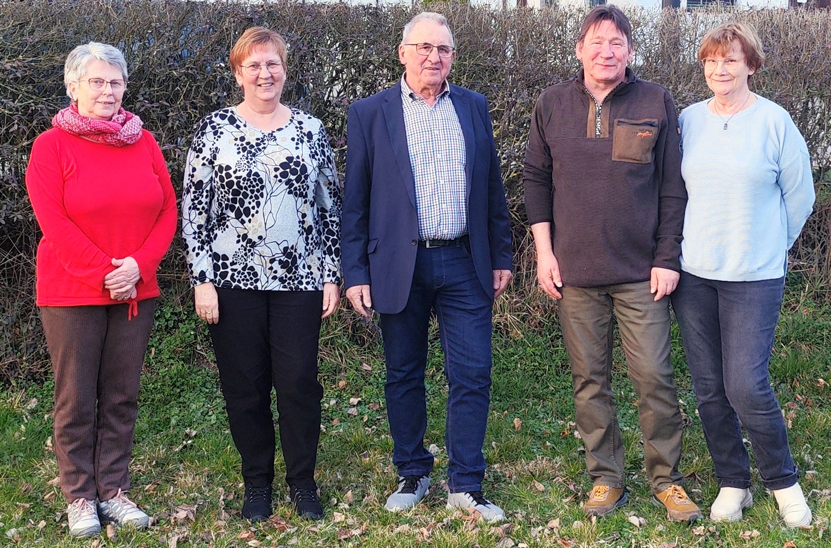 Gruppenbild der Vorstände auf einer Wiese