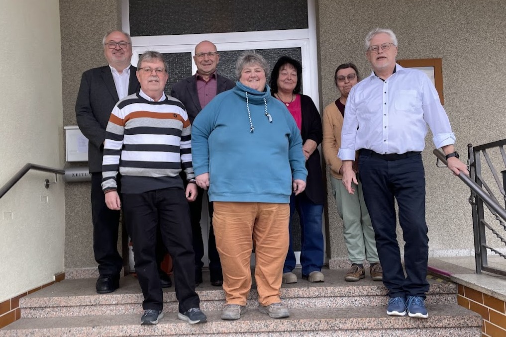 Von links nach rechts: Kreisvorstand Gerald Zutter, Beisitzer J&uuml;rgen Pr&auml;cklein, 2. Bgm Thomas Lesch, Kassiererin Sandra Stubert, Frauenbeauftragte Sonnhilde Geldner, 2. Vorstand Gabriele B&auml;r, 1. Vorstand Peter Wolf
