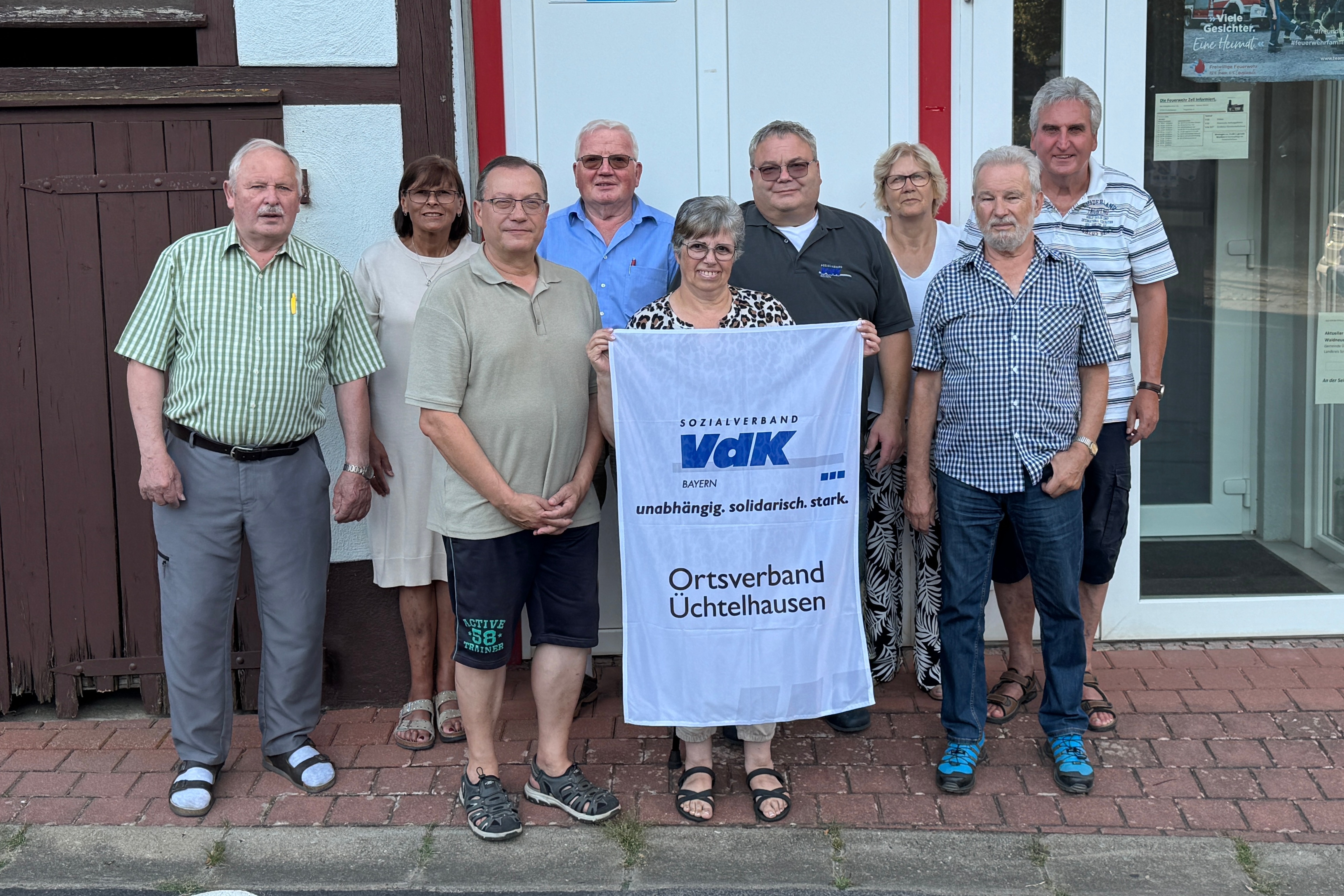 Auf dem Bild sehen Sie die Vorstandschaft des Ortsverbands &Uuml;chtelhausen