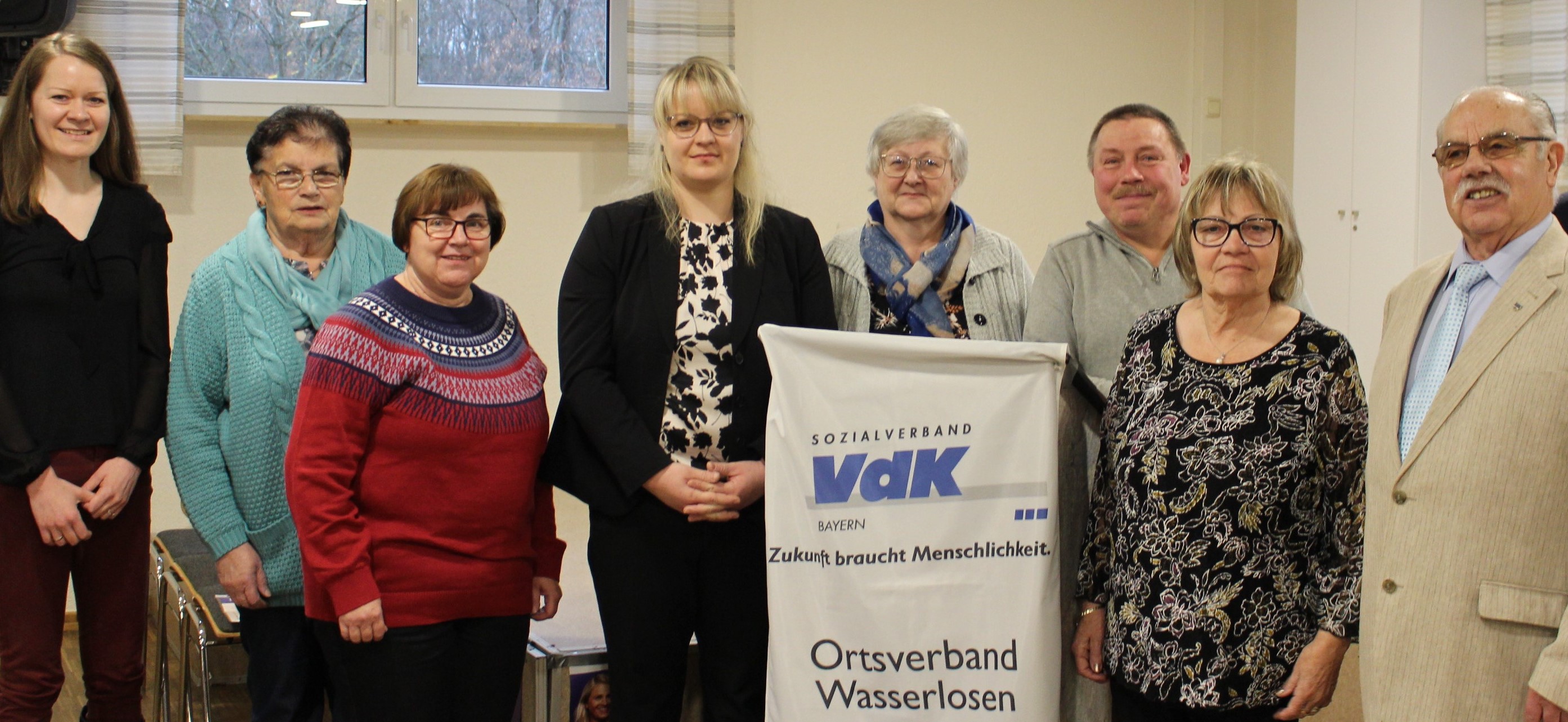 von rechts: Christina Peter (Schriftführerin), Roswitha Schmitt (Beisitzer), Heidi Simon (Beisitzer), Melanie Rüthlein (1. Vorstand), Hildegard Mai (Beisitzer), Norbert Gößmann (Beisitzer), Waltraud Schwab (Kassier), Josef Wolz (2. Vorstand)