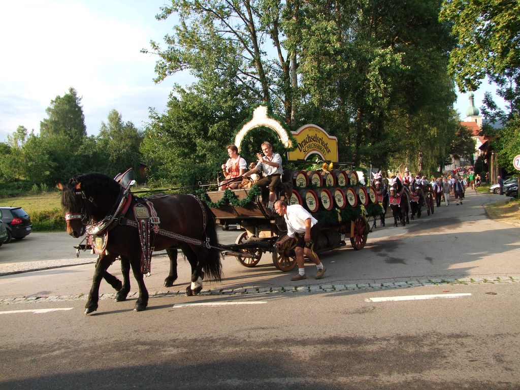 Einzug beim Heimatfest Arnbruck