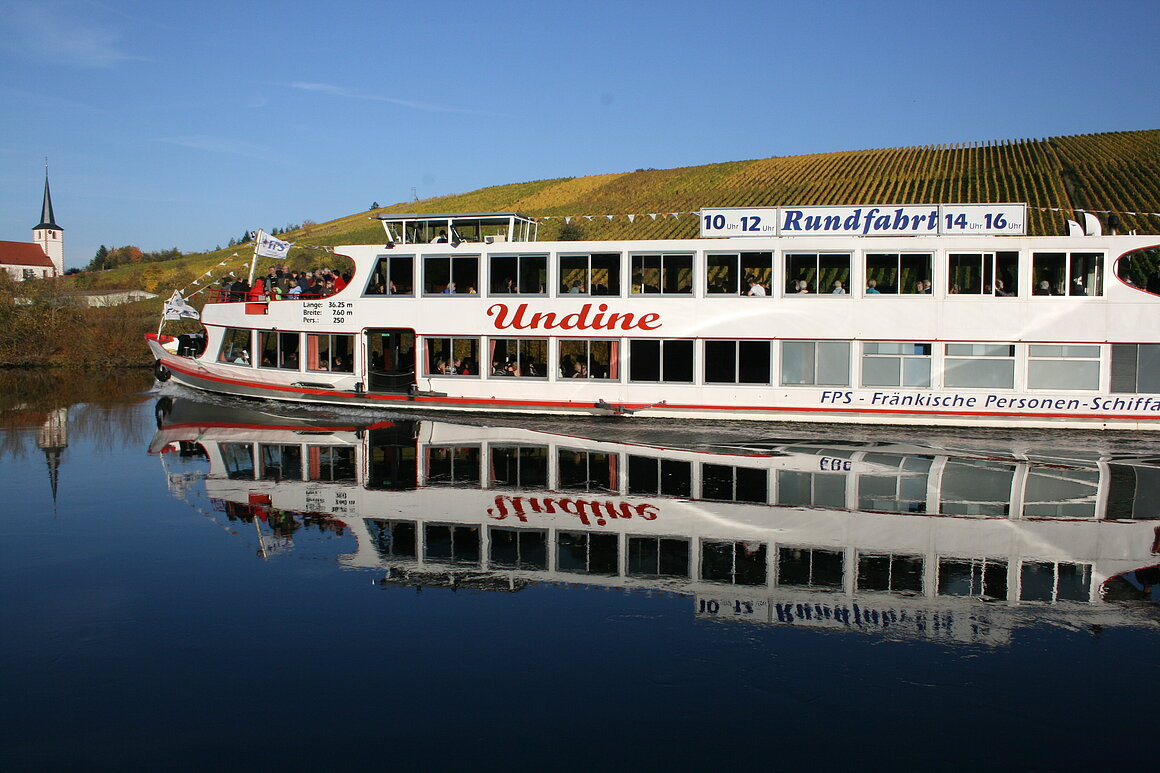 ein Schiff auf dem Main
